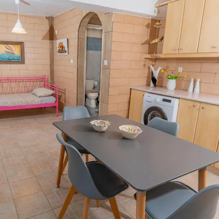 Socrates House Apartment